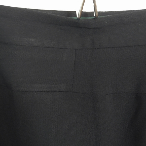 Harve benard by benard holtzman black skirt with slit on side and zipper. Size 8 - Picture 5 of 8